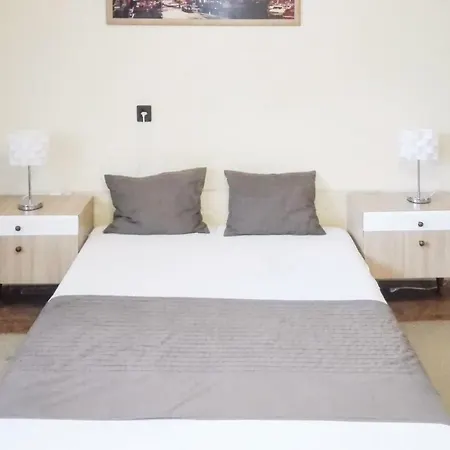 Three Bedroom Holiday In 에게르