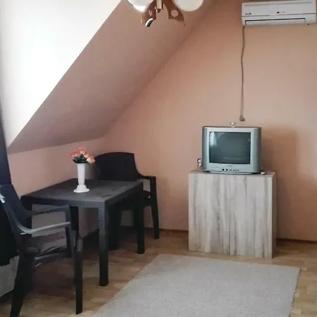 Three Bedroom Holiday In 에게르