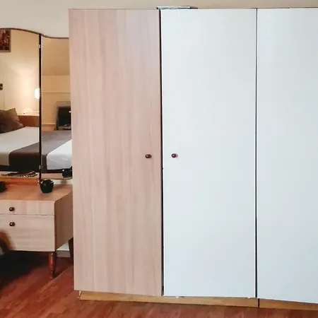 펜션 Three Bedroom Holiday In *