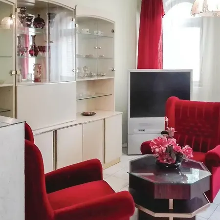 Three Bedroom Holiday In 에게르